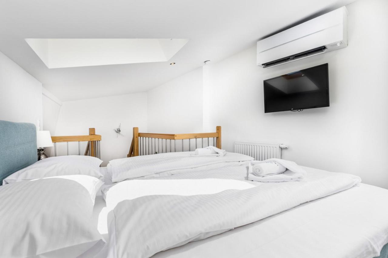 Premium Lissa By Renters *